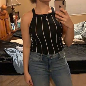 Criss crop back top black and white top.